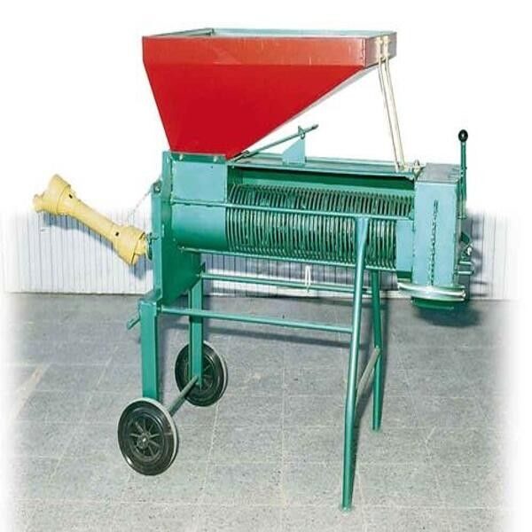Walnut peelers RS-200 / 900 takes tractor force