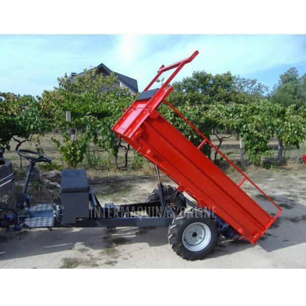 Trailer tiller with red hydraulic swingarm