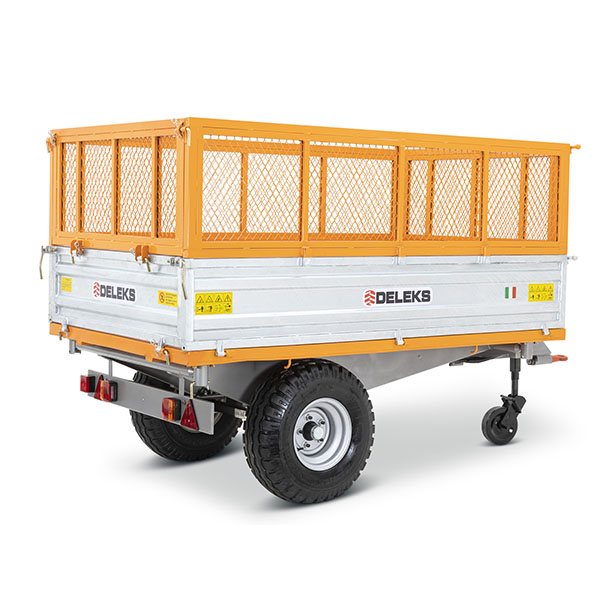 Tri-dump agricultural trailer with Deleks RM14-T3S rack side